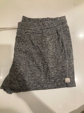Size L large womens Vuori Heather grey shorts
